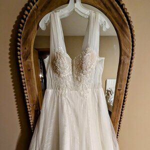 NWOT Aria Bride Wedding Dress Size:18